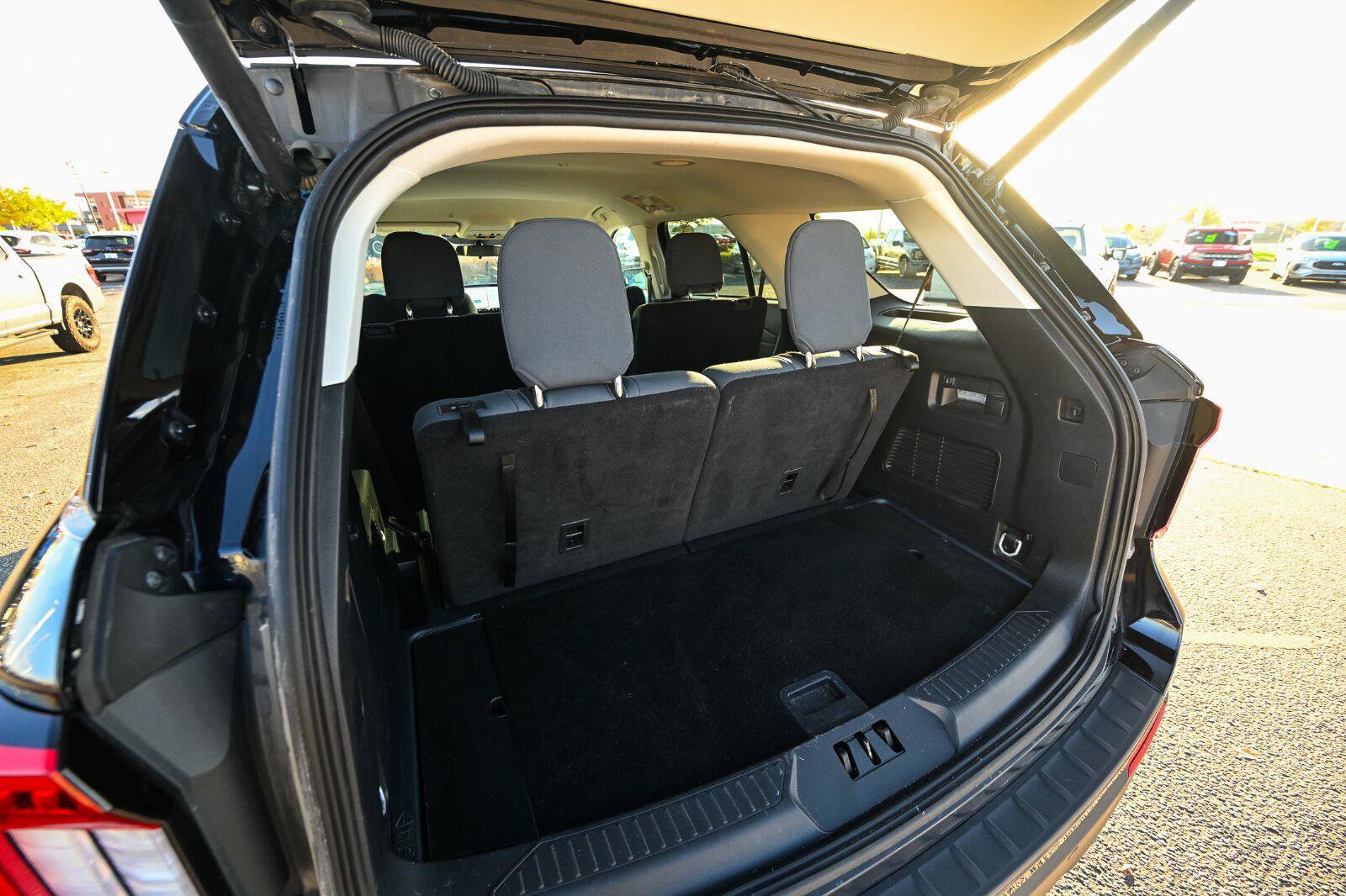 Used 2025 Ford Explorer Active AWD/4WD image 16