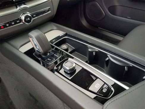 Used 2025 Volvo XC60 T8 Plus w/ Protection Package Premier image 23