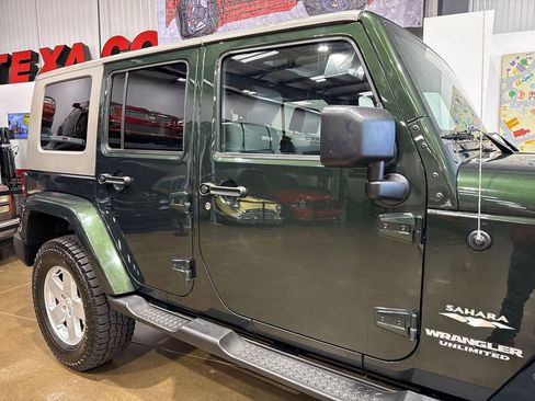 Used 2010 Jeep Wrangler Unlimited Sahara image 37