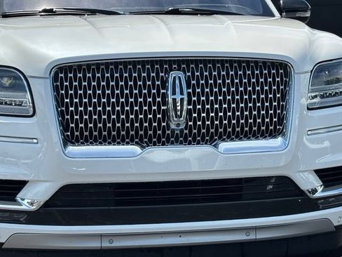 Used 2019 Lincoln Navigator Reserve AWD/4WD image 4
