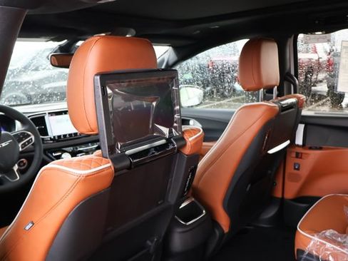 New 2026 Chrysler Pacifica Pinnacle FWD image 10