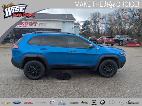 Used 2021 Jeep Cherokee Trailhawk image 2
