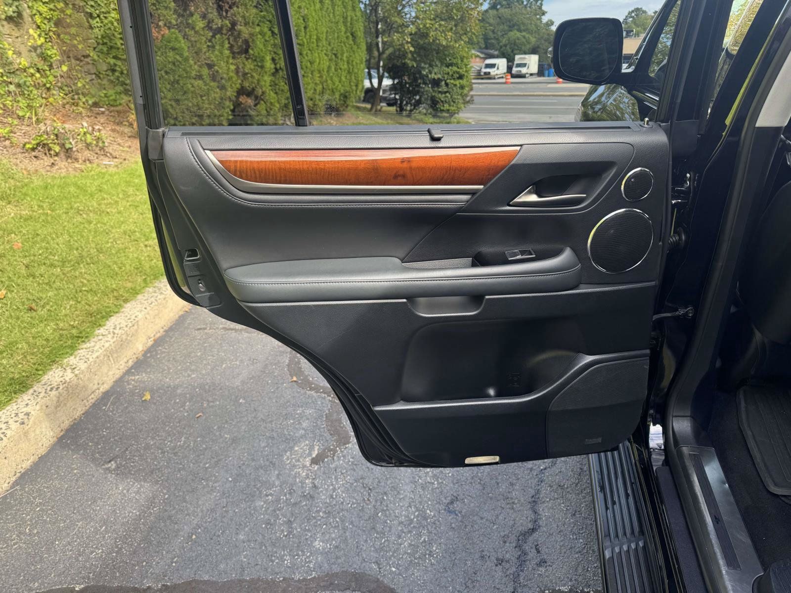 Used 2017 Lexus LX 570 4WD w/ Luxury Package image 12