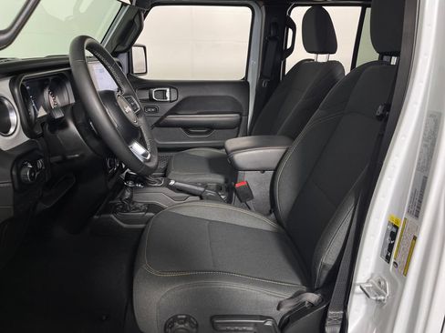Used 2025 Jeep Wrangler Unlimited Sahara AWD/4WD image 12