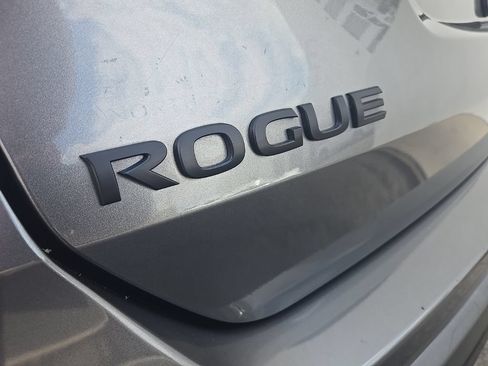 Used 2018 Nissan Rogue SV w/ Premium Package FWD image 38