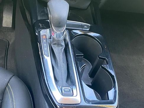 Used 2025 Chevrolet Trax ACTIV w/ Sunroof Package FWD image 12