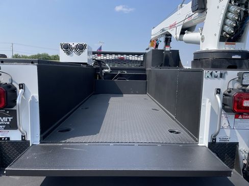 New 2025 Ford F550 4x4 SuperCab Super Duty image 33