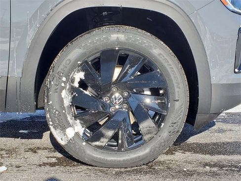 New 2026 Volkswagen Atlas Cross Sport SE image 12