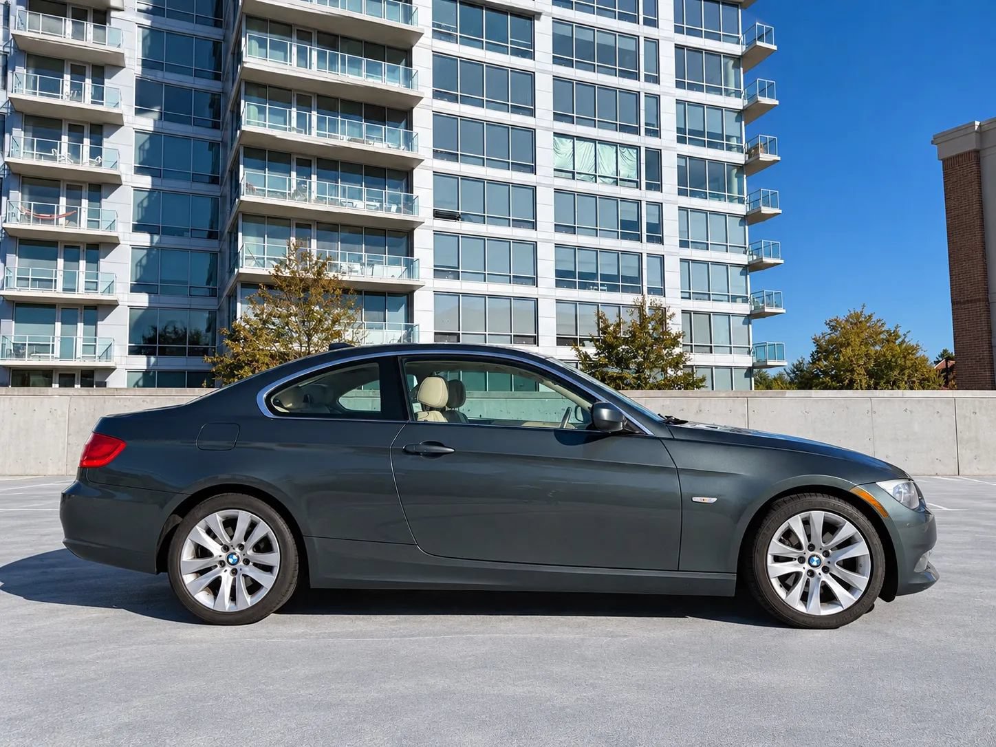 Used 2011 BMW 328i xDrive Coupe AWD/4WD image 3