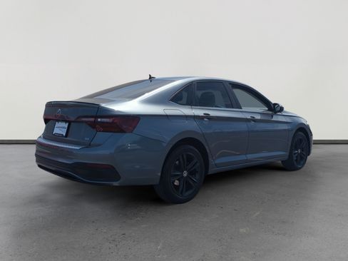Used 2023 Volkswagen Jetta SE w/ Panoramic Sunroof Package FWD image 5