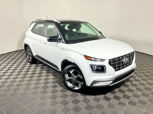 Used 2023 Hyundai Venue Limited w/ Cargo Package FWD image 7