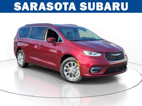 Used 2022 Chrysler Pacifica Touring-L image 1