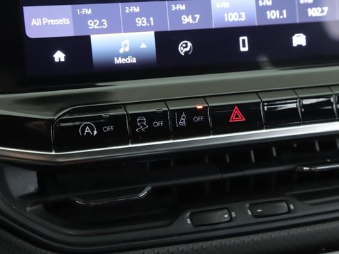 Used 2024 Jeep Compass Latitude w/ Sun and Sound Group image 15