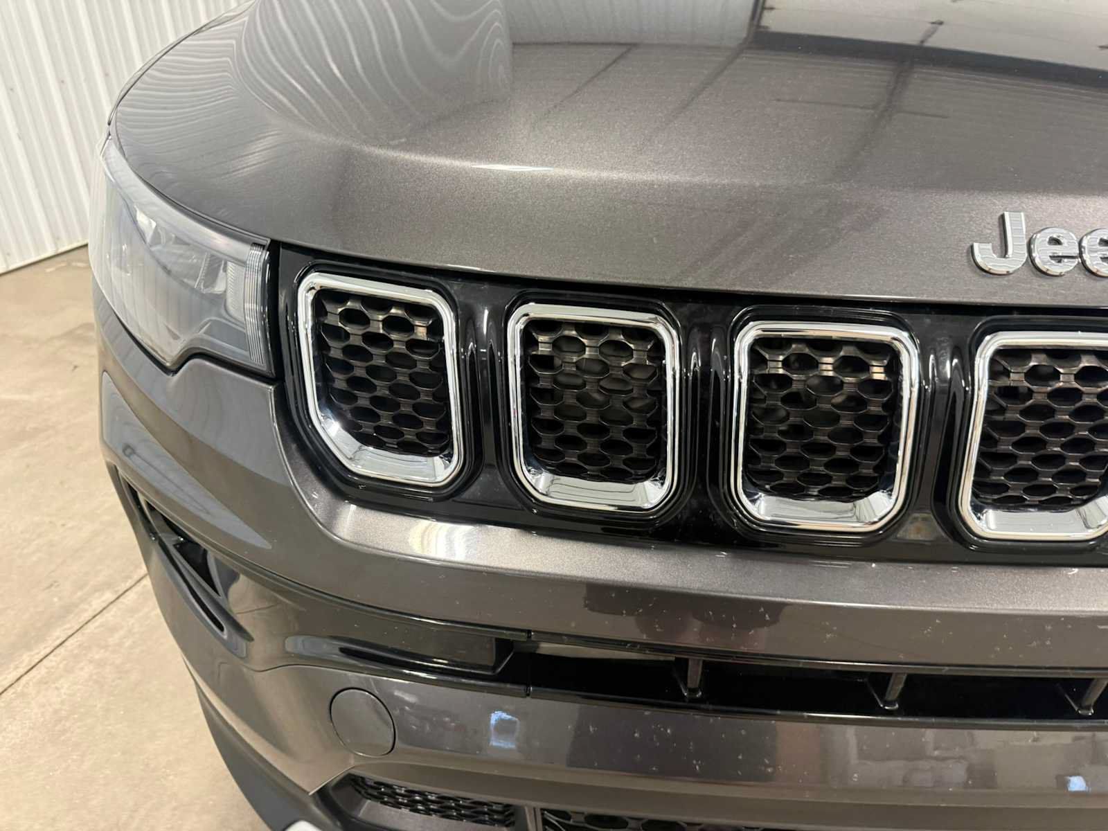Used 2023 Jeep Compass Limited AWD/4WD image 4