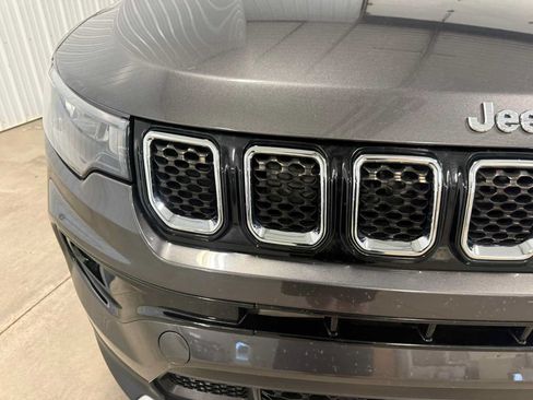 Used 2023 Jeep Compass Limited AWD/4WD image 4