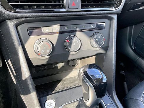 Used 2022 Volkswagen Taos SE image 50