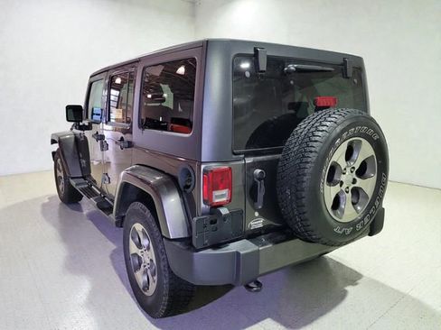 Used 2018 Jeep Wrangler Unlimited Sahara w/ Connectivity Group image 21