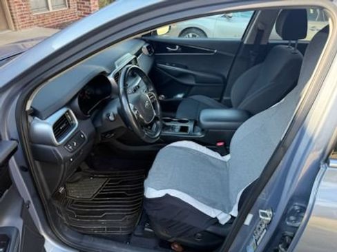 Used 2020 Kia Sorento LX w/ LX I4 Convenience Package FWD image 2