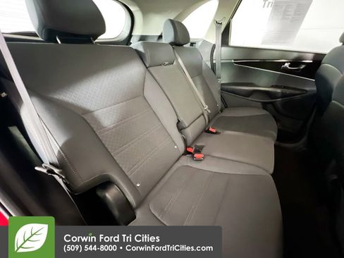 Used 2016 Kia Sorento LX w/ LX Convenience Package image 16