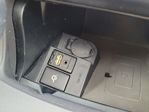 Used 2015 Toyota Camry XLE w/ Moonroof Package image 30