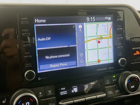 Used 2021 Toyota Highlander XLE FWD image 21