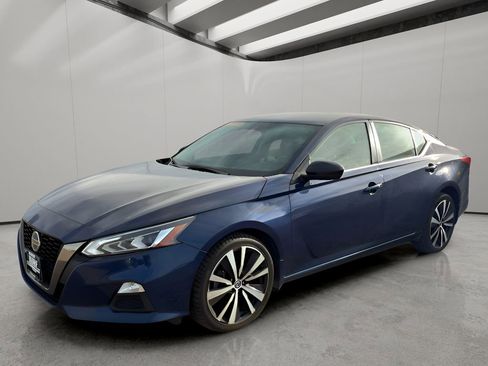 Used 2022 Nissan Altima 2.5 SR image 1