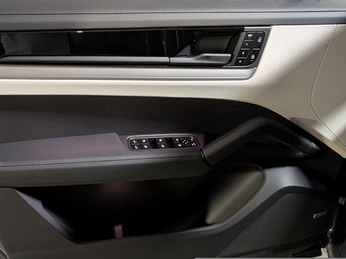 New 2026 Porsche Cayenne image 35