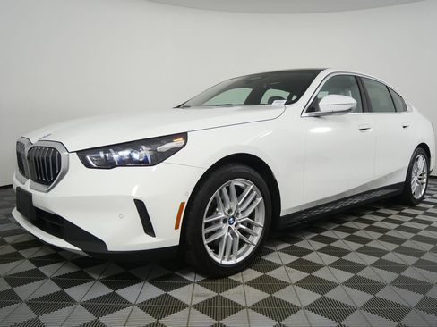 Certified 2025 BMW 530i xDrive w/ Executive Package AWD/4WD image 7