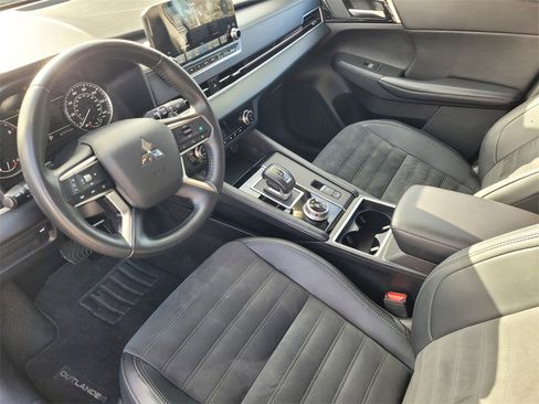 Used 2024 Mitsubishi Outlander SE image 10