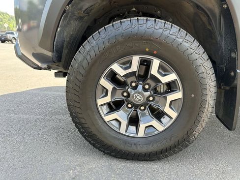 Certified 2021 Toyota Tacoma TRD Off-Road AWD/4WD image 12