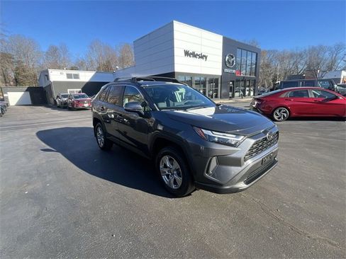 Used 2022 Toyota RAV4 XLE image 2