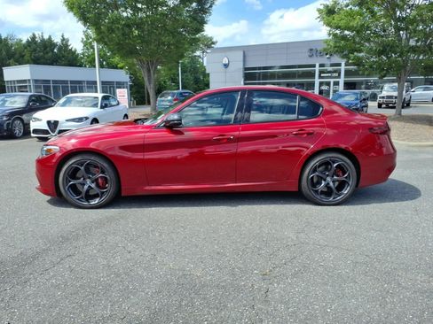 Used 2019 Alfa Romeo Giulia Ti Sport w/ Quick Order Package 22S Sport AWD/4WD image 3