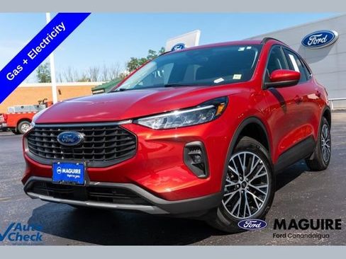 Used 2025 Ford Escape SE FWD image 1