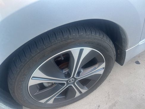 Used 2021 Nissan Leaf SV image 3