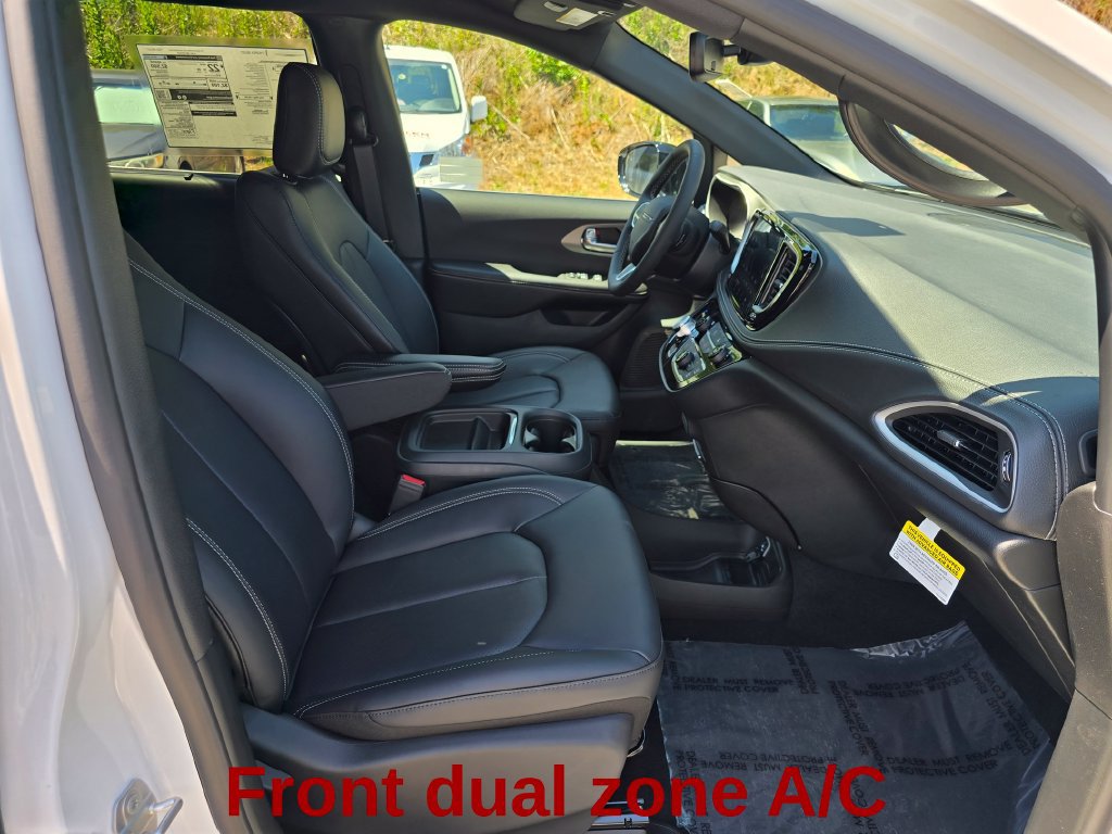 New 2027 Chrysler Pacifica Select FWD image 23