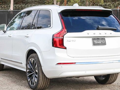 New 2025 Volvo XC90 B6 Core w/ Protection Package Premier image 8