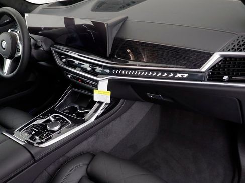 New 2026 BMW X7 xDrive40i w/ M Sport Package AWD/4WD image 21
