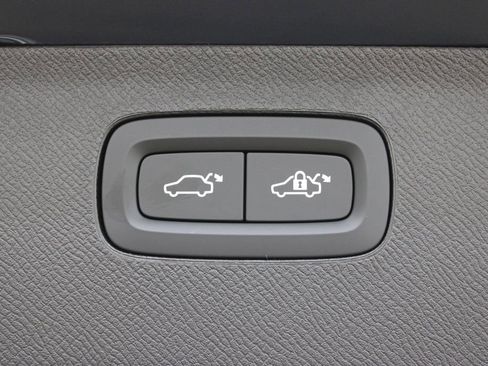 New 2026 Volvo XC90 B6 Plus w/ Protection Package Premier AWD/4WD image 33