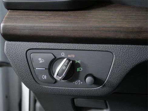 Used 2024 Audi Q5 2.0T Premium image 24