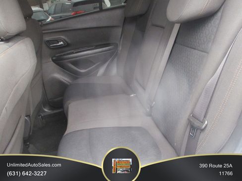 Used 2022 Chevrolet Trax LS w/ Tint and Cruise Package AWD/4WD image 6