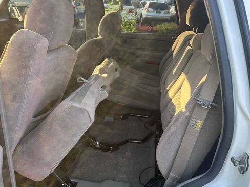 Used 2004 Chevrolet Tahoe LS image 19