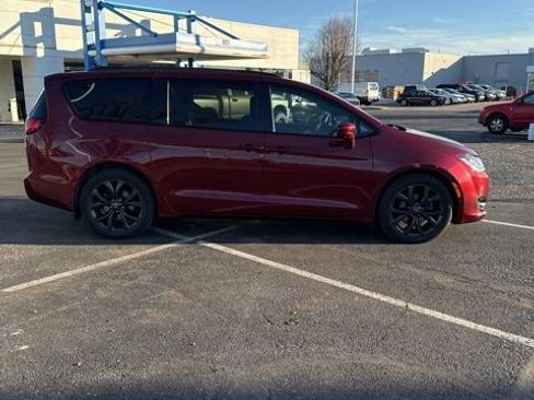 Used 2019 Chrysler Pacifica Touring-L Plus w/ Advanced Safetytec Group image 5