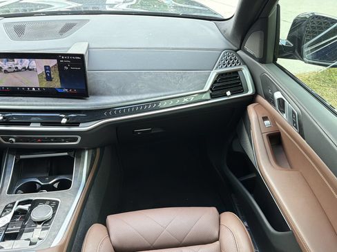 Used 2025 BMW X7 xDrive40i w/ M Sport Package AWD/4WD image 18
