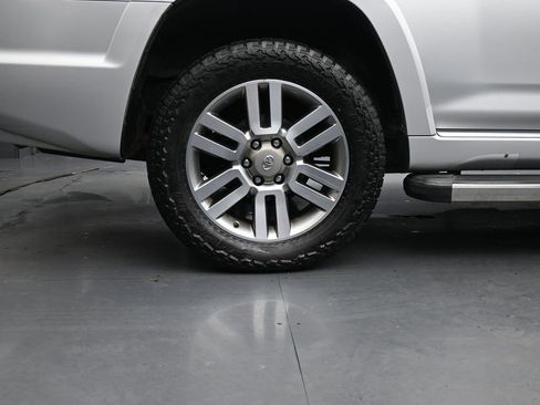 Used 2011 Toyota 4Runner SR5 w/ Convenience Pkg image 10