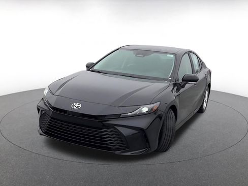 Used 2025 Toyota Camry LE image 7