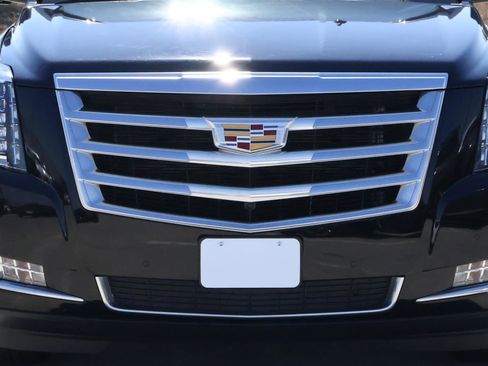 Used 2017 Cadillac Escalade Luxury image 8