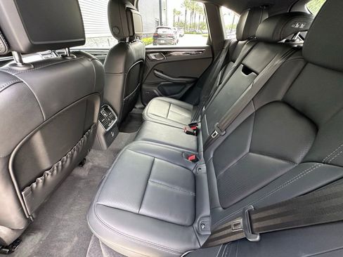Certified 2025 Porsche Macan AWD/4WD image 38