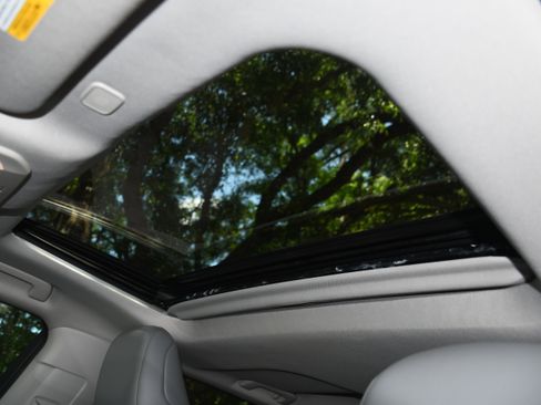 Used 2023 Toyota Highlander XLE AWD/4WD image 7