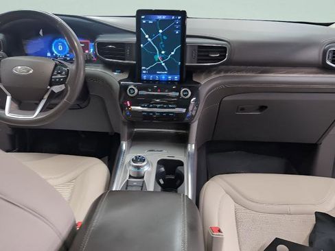 Used 2022 Ford Explorer Platinum w/ Equipment Group 601A image 19