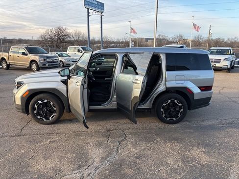 Used 2025 Hyundai Santa Fe SE image 4